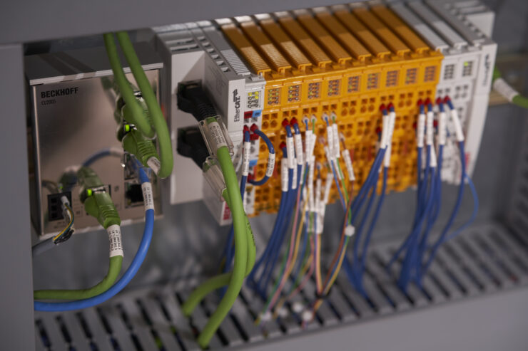 By understanding if your safety device requires test pulses or OSSD, you can select and properly parameterize the correct functional safety terminals. (© Beckhoff, 2023)